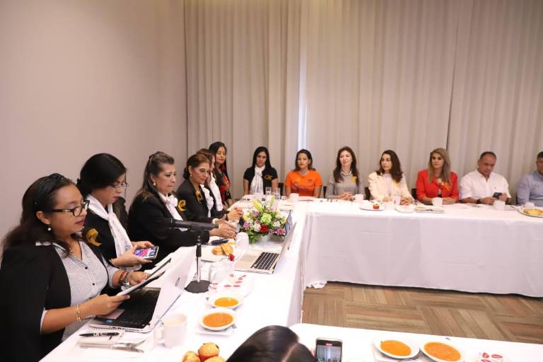 Mujeres empresarias de Mazatlán hacen red con mujeres de otras partes del País