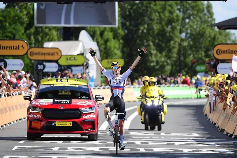 Esloveno Matej Mohoric gana en soledad la etapa 19 del Tour de Francia