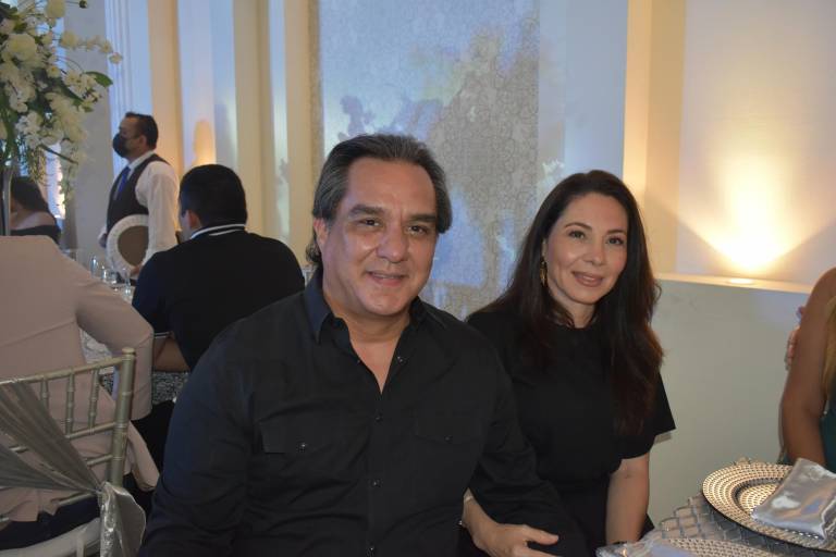 Bomberos de Culiacán culminan sus festejos en una cena baile