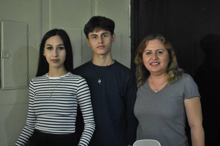 Muestran emprendedores sus productos en el ‘Mercado Creativo Yameto’