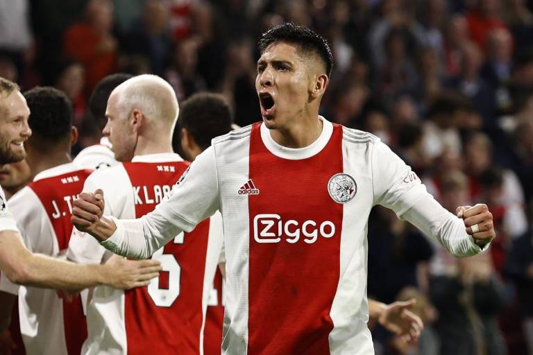 Edson Álvarez estaría negociando la renovación de su contrato con el Ajax