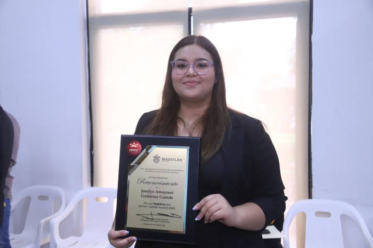 Propone Joselyn Amayrani integrar Inteligencia Artificial en transporte público de Mazatlán
