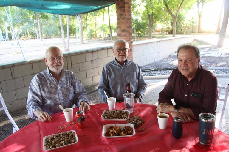 Ex alumnos del ICH disfrutan su tradicional reunión de fin de año
