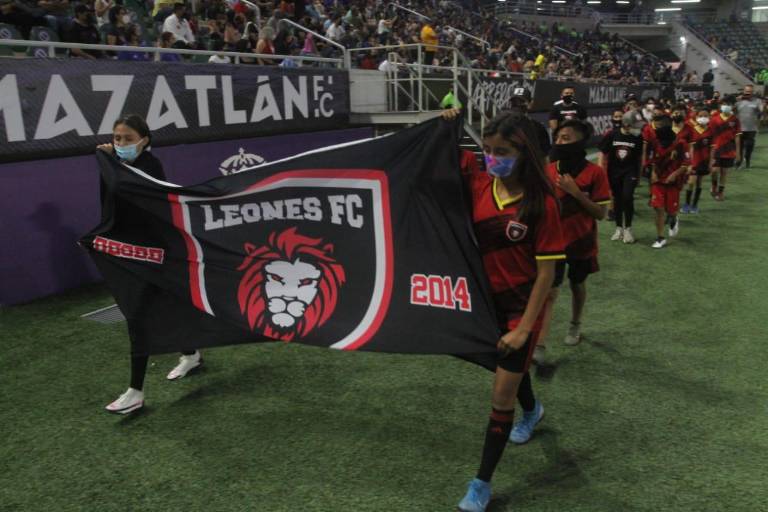 Vuelve la algarabía al Kraken con inauguración de la Copa Mazatlán de Futbol 7