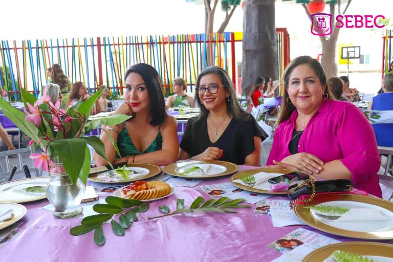 Las consienten en su día en el Colegio SEBEC