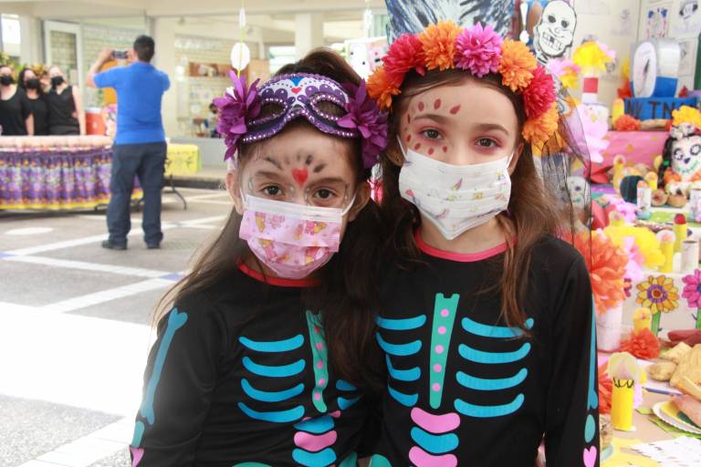 Celebran el Día de Muertos en la Activa Integral