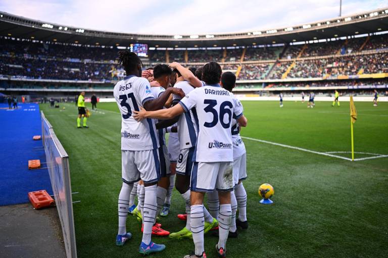 El Inter de Milán arrolla al Verona y se coloca líder provisional de la Serie A