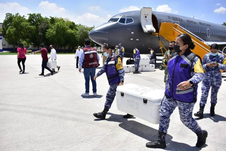 Sinaloa recibe 134 mil dosis de vacuna AstraZeneca contra el Covid-19, para población de 40 a 49 años