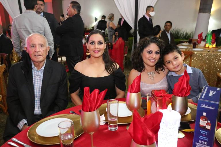 Disfrutan arquitectos su posada