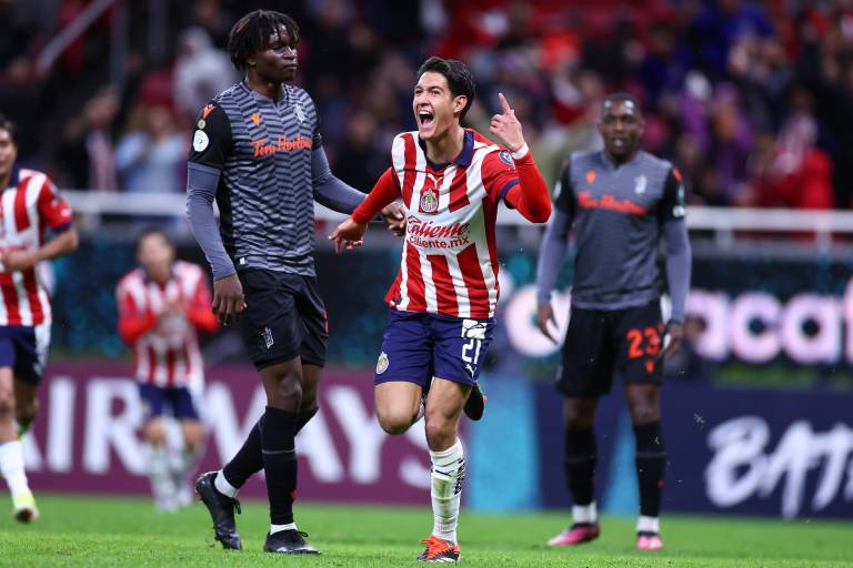 Chivas le pasa por encima al Forge y lo elimina de la Champions Cup