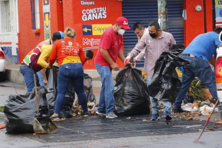 Suman Comuna más de 150 reportes de árboles y mil alcantarillas tapadas por las lluvias, en Culiacán