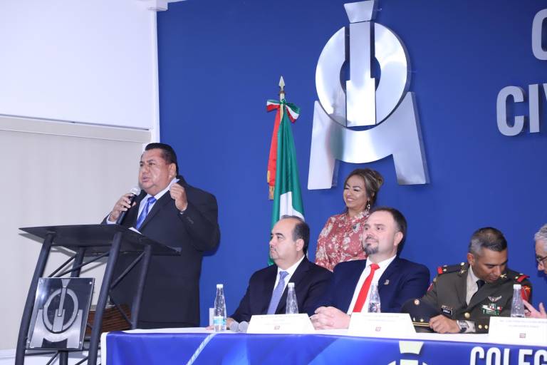 Asume presidencia de Colegio de Ingenieros Civiles