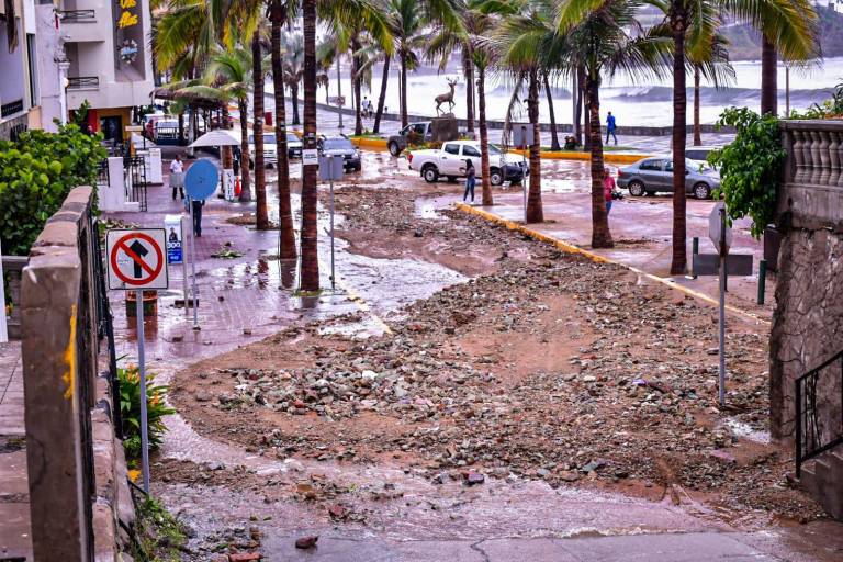Señalan que deslave en Cerro de la Nevería fue por retiro de barda perimetral