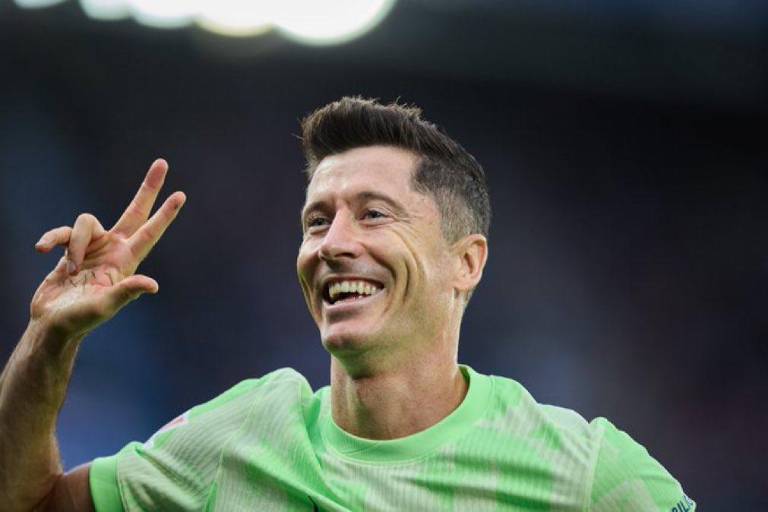 Golea Barcelona al Alavés con hat-trick de Lewandowski