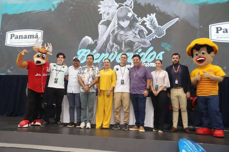 Cortan listón de Delfino Maza 2023, en el Lobo Dome