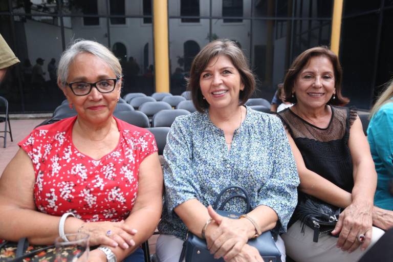 Viven tarde de literatura en la presentación del libro ‘Olvidarás el fuego’, de Gabriela Riveros