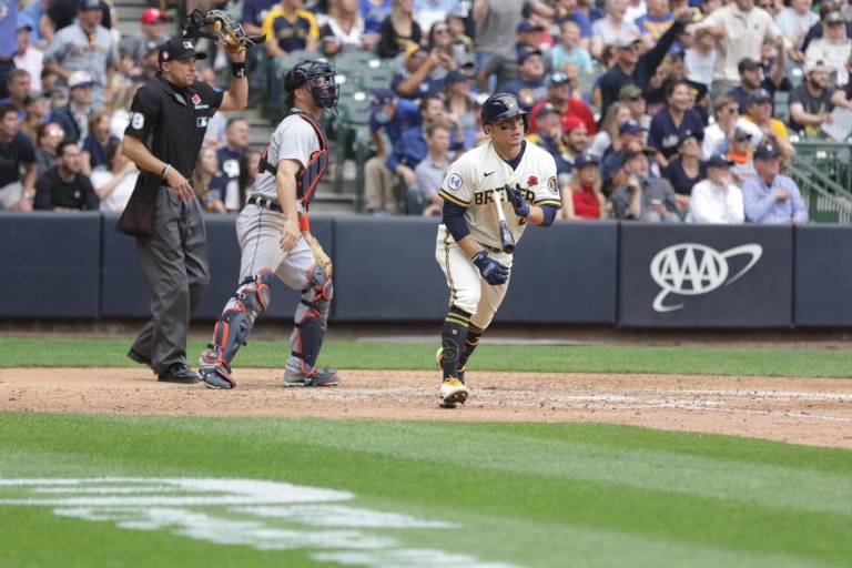 Luis Urías le da quinta victoria seguida a Milwaukee