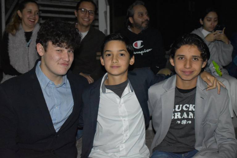 Disfrutan familias de la música de Los Beatles