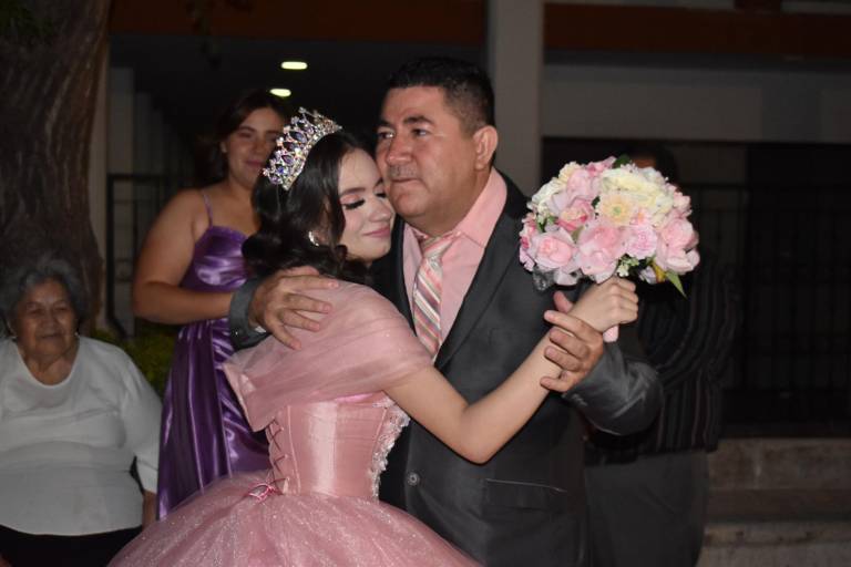 Es Estefany Sánchez una bella quinceañera