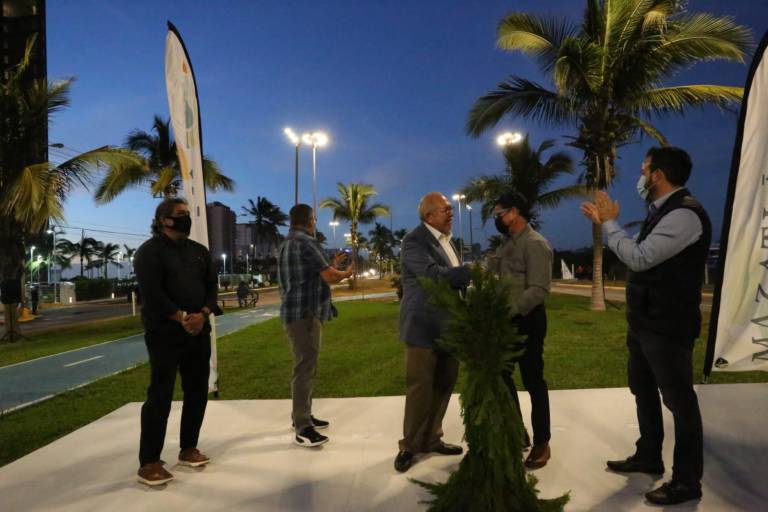 Inauguran 130 luminarias en la Avenida Sábalo Cerritos