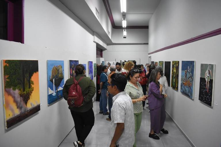 Admiran sinaloenses el Color de Colombia en muestra pictórica