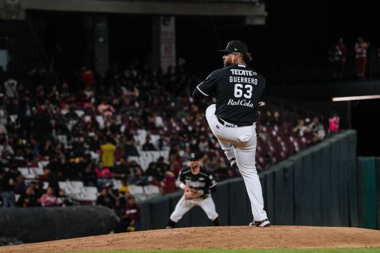 Tomateros de Culiacán divide en la doble cartelera y queda fuera de la postemporada