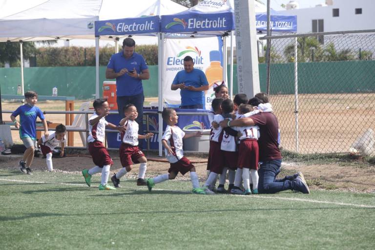 Ahome Municipal se corona en el Estatal de Futbol Categoría Chupones