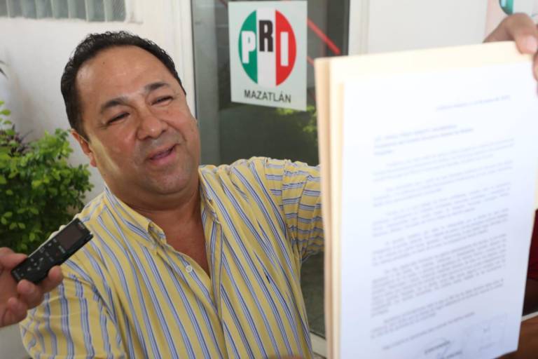 Fernando Pucheta presenta su renuncia al PRI