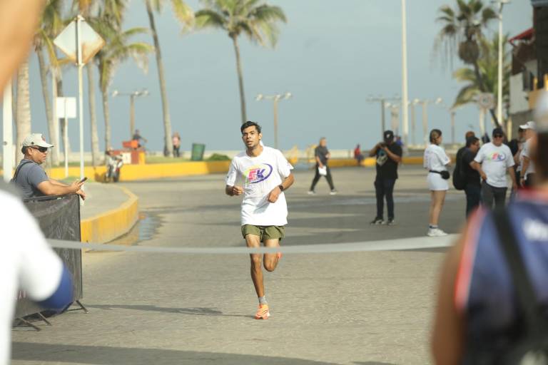 Yostin Rendón y Fernanda Ramírez conquistan la carrera Pañatón 2024