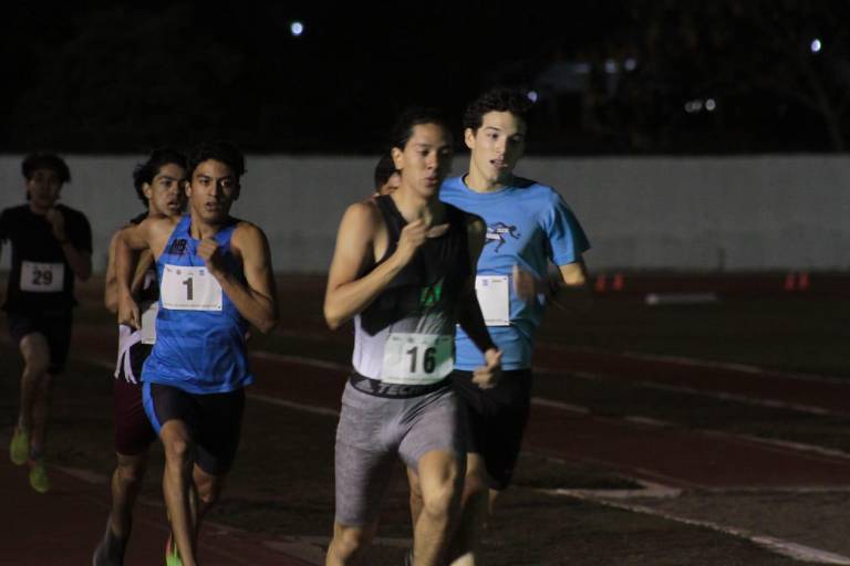 Eloy Sánchez gana los 10 kilómetros del Festival Nocturno FMMA de Fondo y Medio Fondo celebrado en Mazatlán
