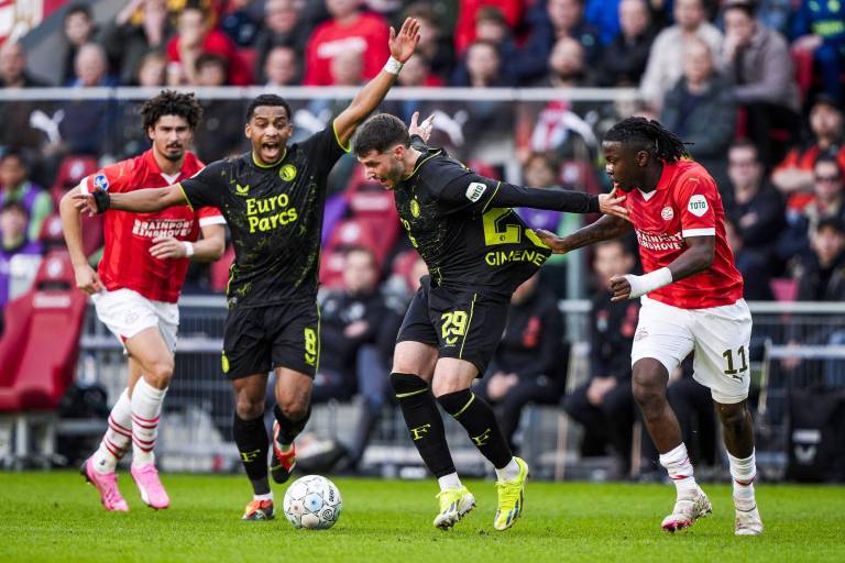 Santiago Giménez se reencuentra con el gol