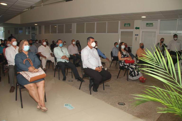 Presentan Arturo Santamaría Gómez y Jaime Félix Pico el libro Covid-19 en Sinaloa, su impacto en el Turismo y la Gastronomía