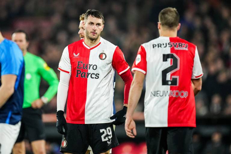 Santiago Giménez y el Feyenoord avanzan a semifinales de Copa