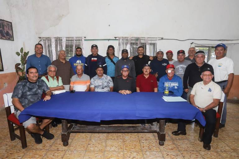 Presentan planilla contendiente a presidencia de Club Polluelos