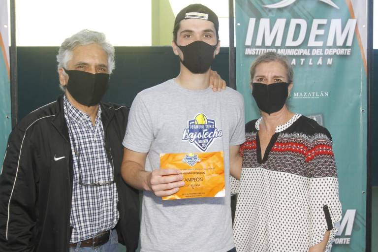 Premian a ganadores del Torneo de Tenis Bajo Techo Mazatlán Open 2021