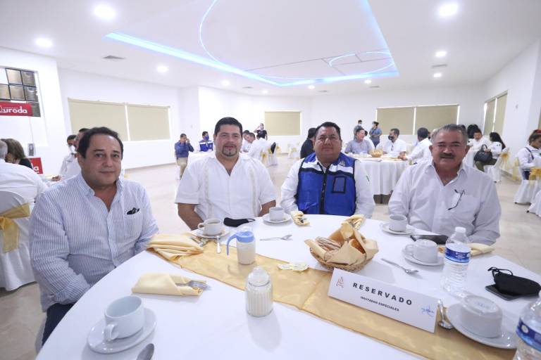 Celebran con un desayuno el Día del Ingeniero en Mazatlán