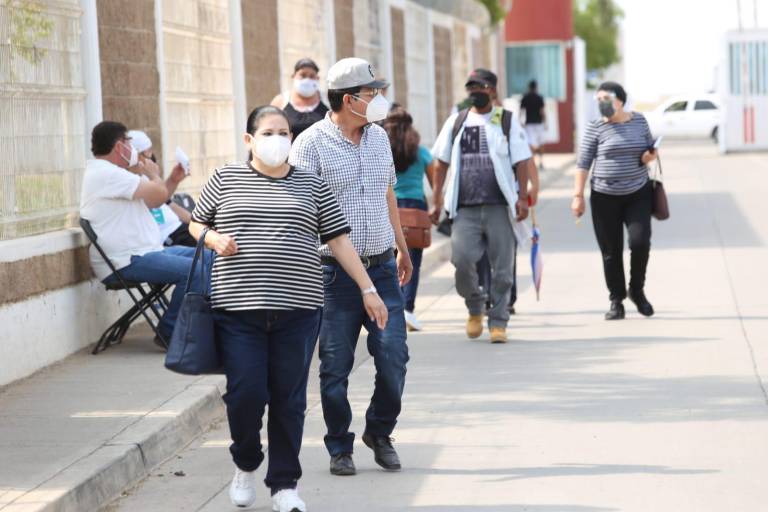 Mazatlán vacuna contra el Covid-19 a sus maestros y maestras