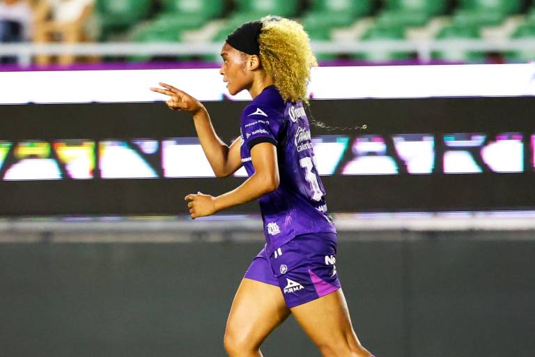 Olga Massombo, del Mazatlán Femenil, es operada del hombro