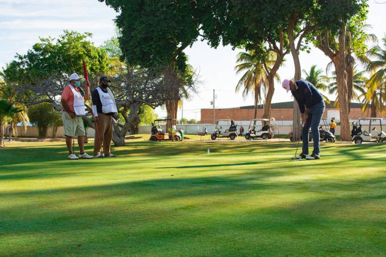 Comienza el Primer Torneo Anual de Golf en el Country