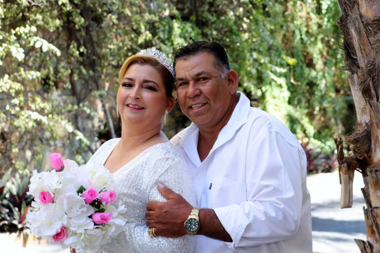 Festejan Maricela Osuna y Pablo Garzón sus bodas de plata
