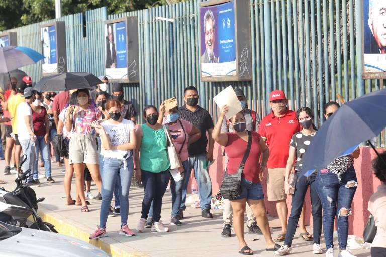 Sinaloa va a dejar el semáforo rojo del Covid; van a la baja los contagios, dice Quirino