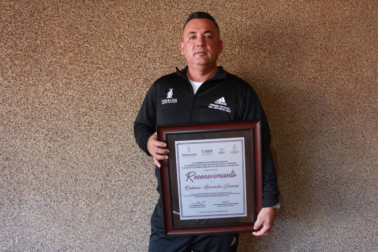 Sinaloenses reciben el Premio Estatal del Deporte
