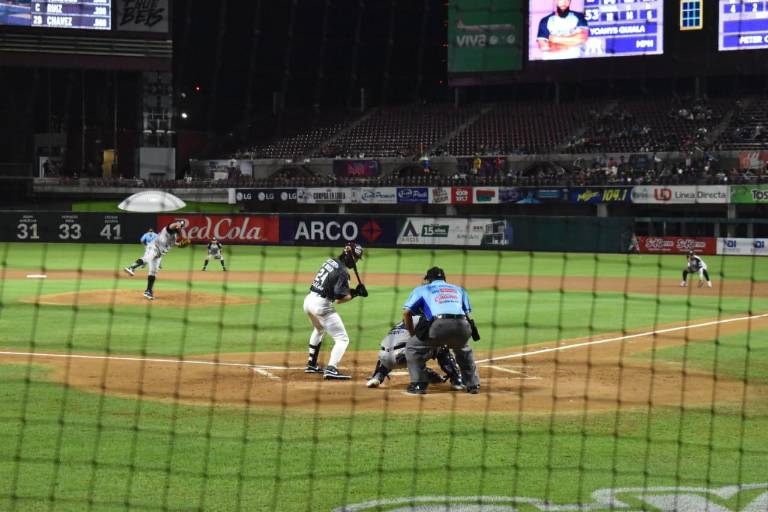 Tomateros de Culiacán logra su primer triunfo en casa