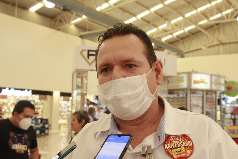 Cumple Casa Ley 68 años de existencia y celebra con pastel de 13 metros en Culiacán