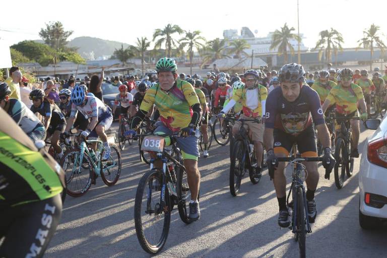 Gran Fondo de Ciclismo Mazatlán 2021 da banderazo de salida al reto con 350 pedalistas