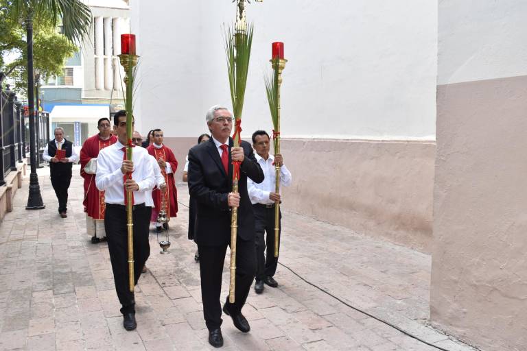 Aclaman a Cristo en la tradicional Misa de Domingo de Ramos