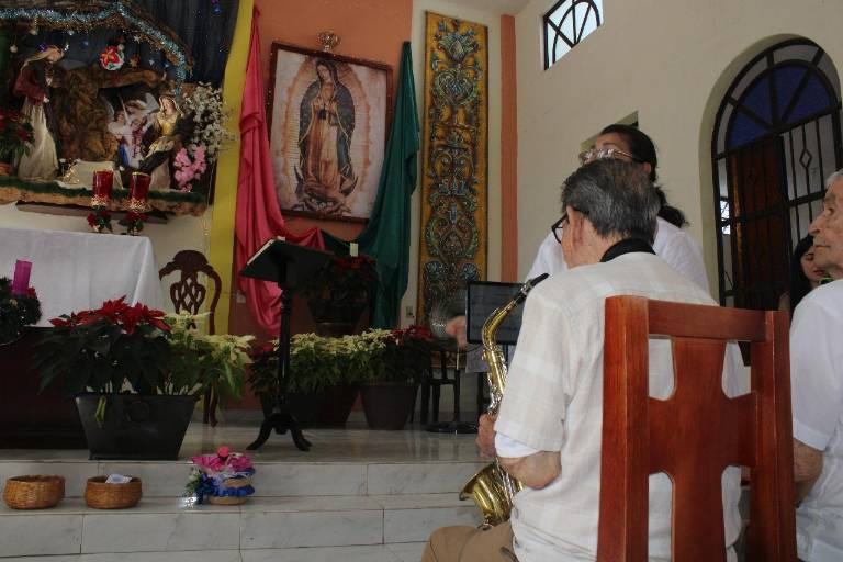 Cumple Nacho Millán con la Virgen María para agradecer por su salud