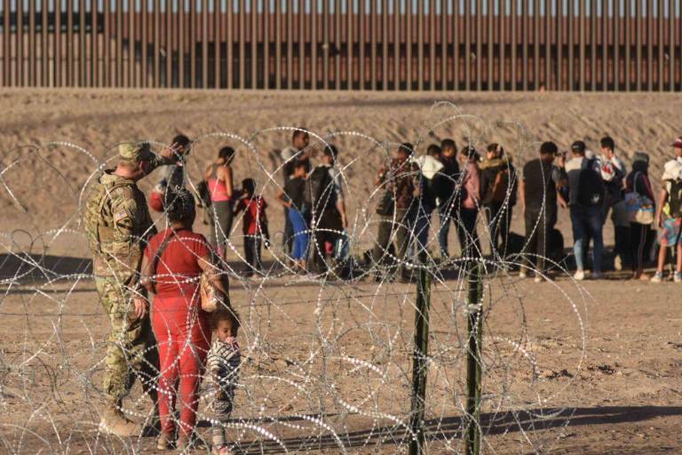 Texas aprueba que policías arresten a migrantes que crucen la frontera ilegalmente; SRE rechaza medidas