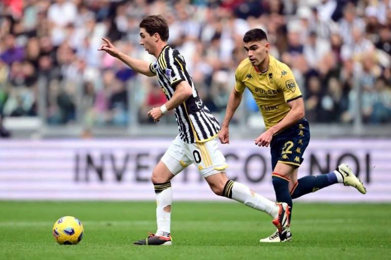 Con uno menos, Juventus empata con el Génova de Johan Vásquez