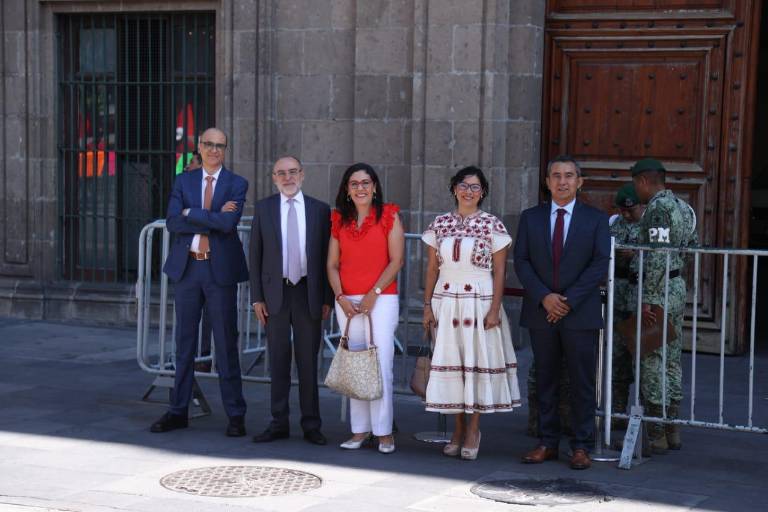 AMLO habla de ‘inaugurar nueva etapa’ con consejeros del INE